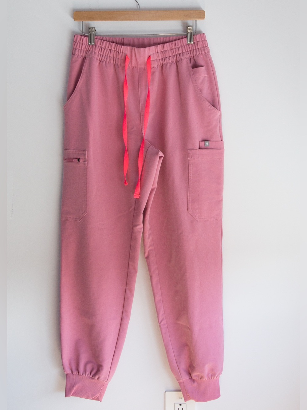 FIGS Uman Chalk Pink Relaxed Jogger Pants M